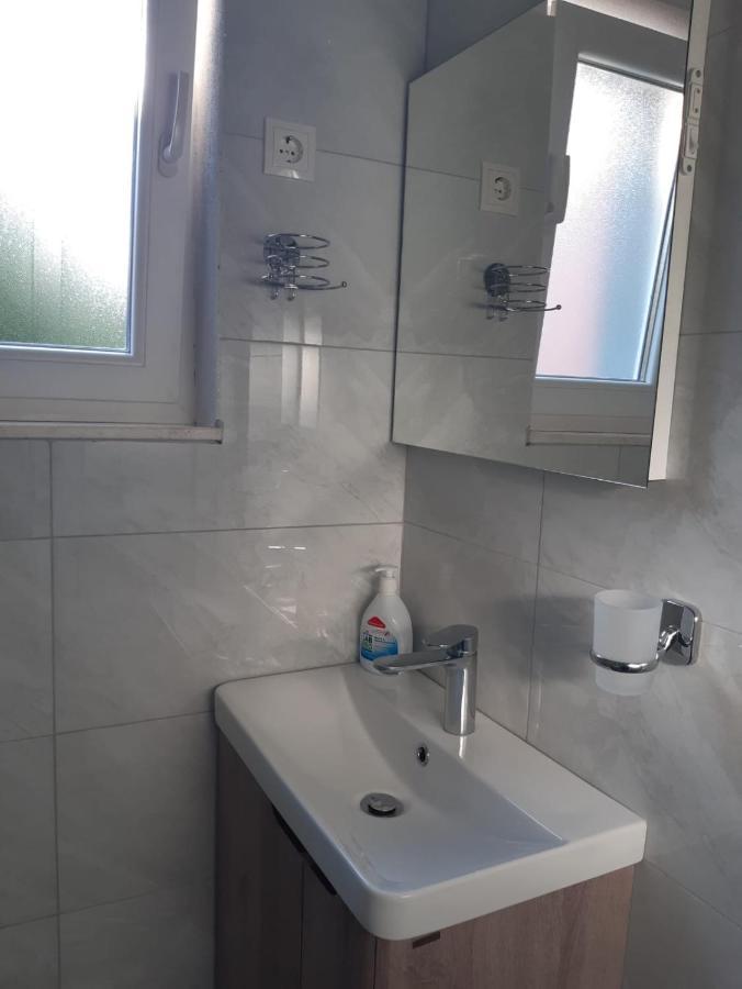 Jona - Dugi Rat - Mali Rat Apartment Luaran gambar